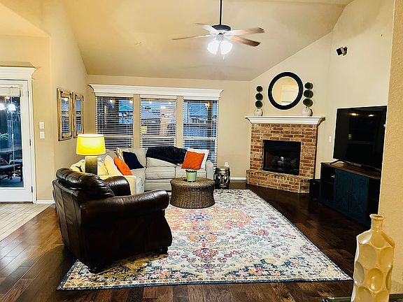 Living room with fire place 