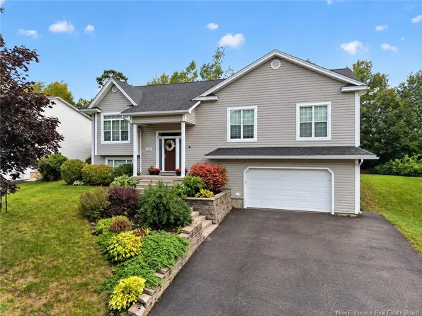 120 Wiggins Dr, Fredericton, NB E3A 5N7