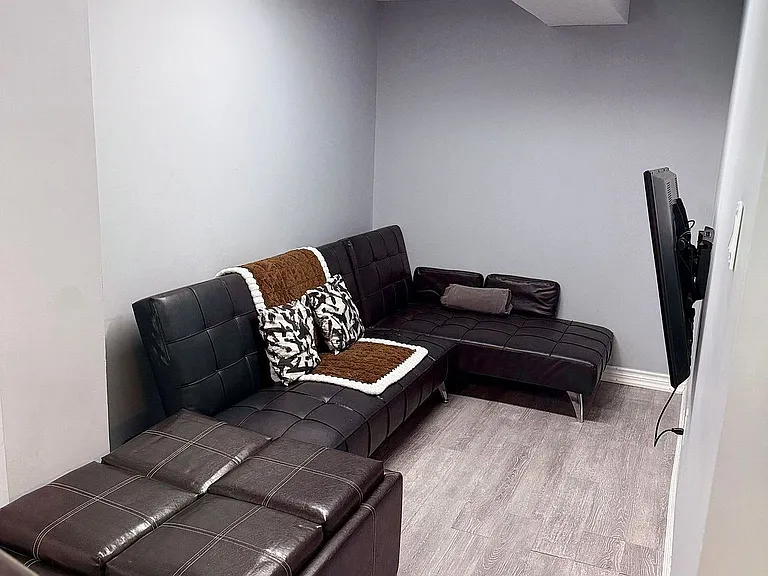 3250 Apricot St #BASEMENT — Photo 1