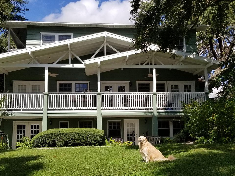 Pet Friendly-"Park Like" Fenced Lakefront