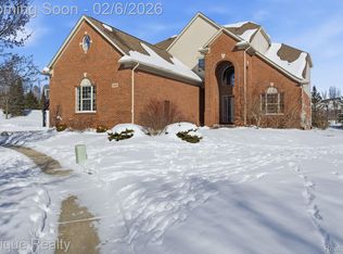 1030 Woodside Ct, Oxford, MI 48371