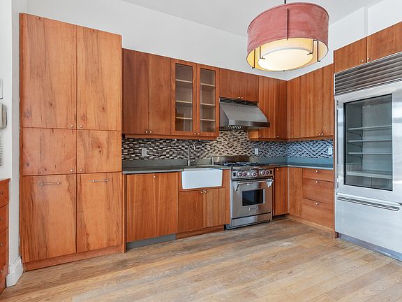 3rd image of 42 Main St APT 6B