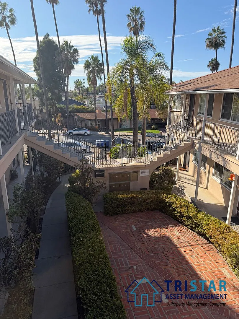 La Mesa Blvd North — Photo 1