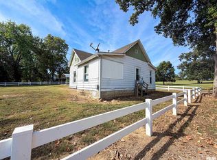 1613 Eldorado St, Eldorado, IL 62930