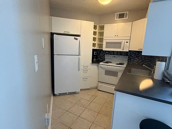 4th image of 3623 Atrium Dr