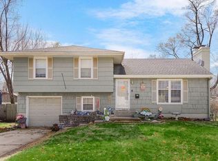 13250 Park Hills Dr, Grandview, MO 64030