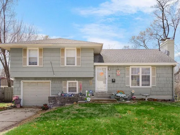 13250 Park Hills Dr, Grandview, MO 64030