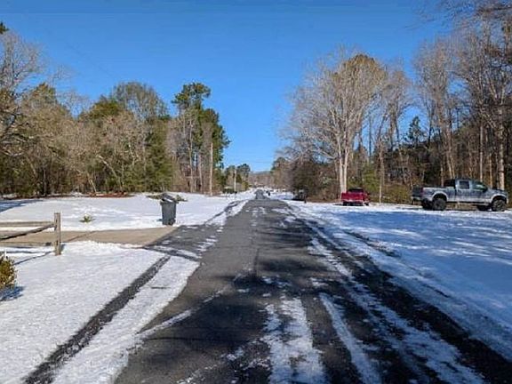 Exterior Neighborhood (street photo)