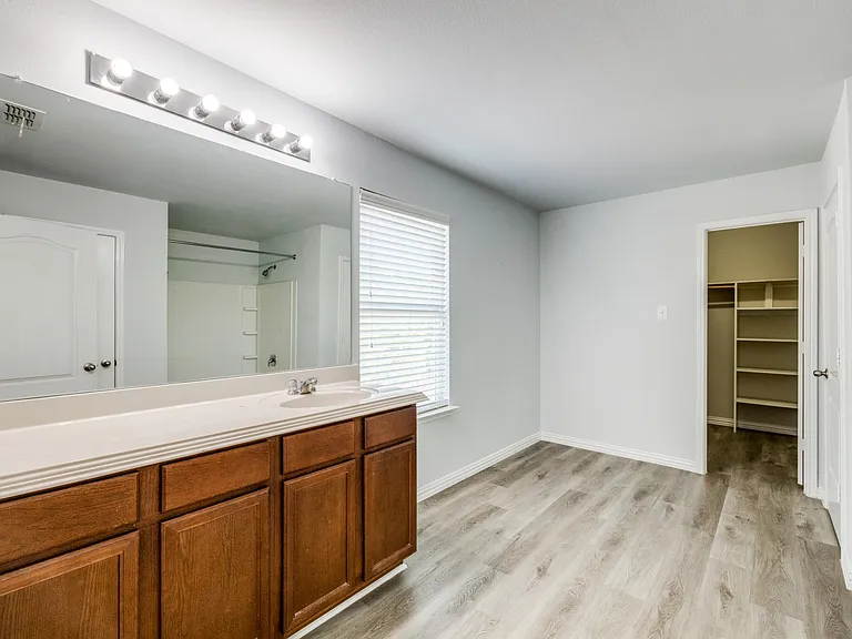 915 Penny Royal Ct — Photo 14