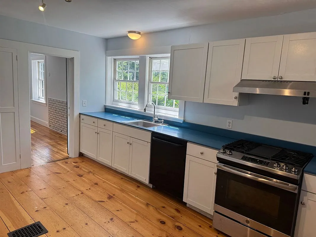 3 bed, 1.0 bath, 1440 sqft, $2,950 — Photo 4