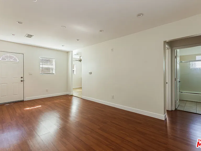 1206 N Beachwood Dr — Photo 4