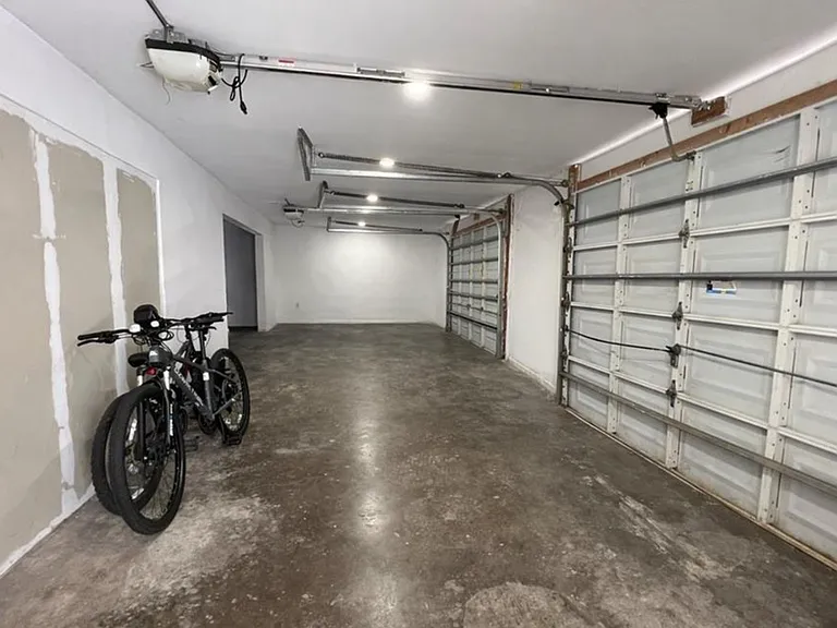 3767 Golden Gate Blvd E — Photo 12
