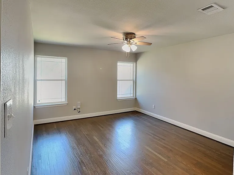 2828 Livingston Ave — Photo 12