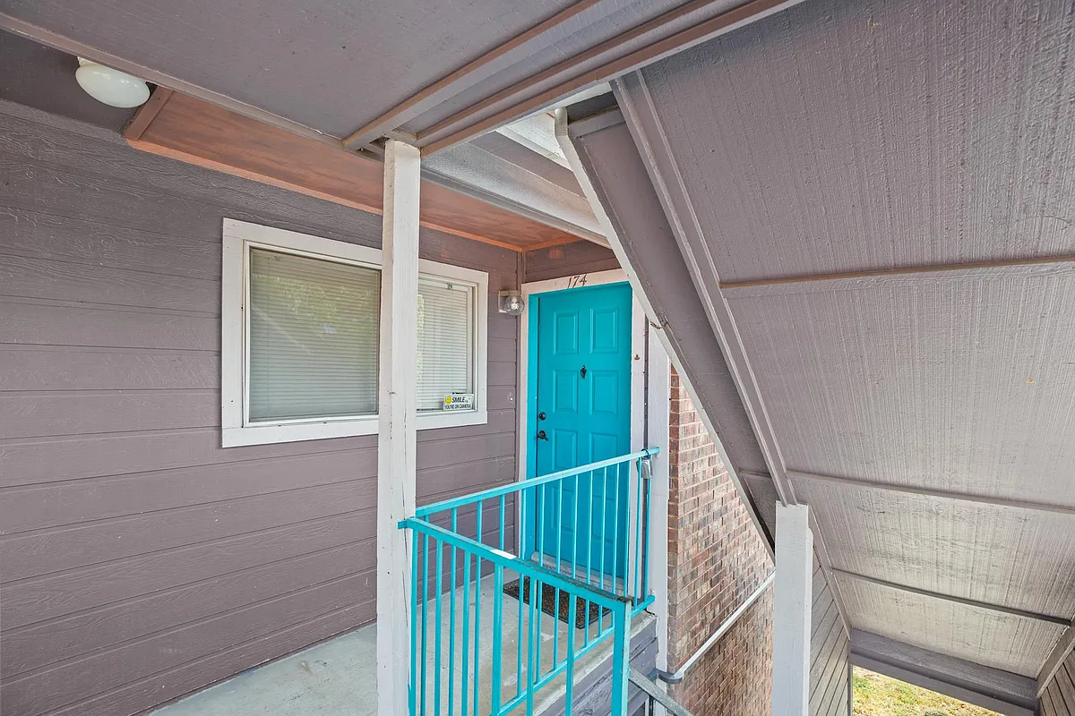 Building Photo - 1840 Burton Dr #174