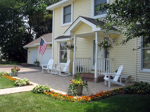 Front of house (2 of 2)