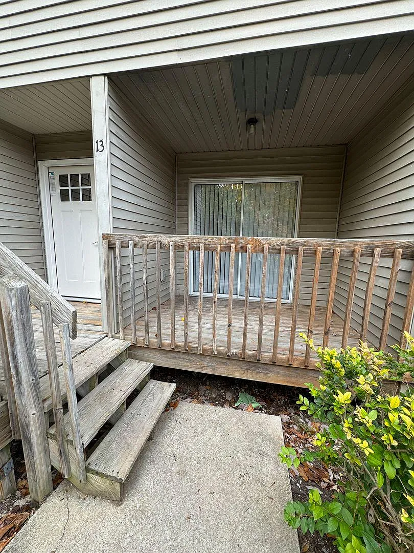 3 Bedroom/2.5 Bathroom only 1/2 Mile from IU Stadium — Photo 1