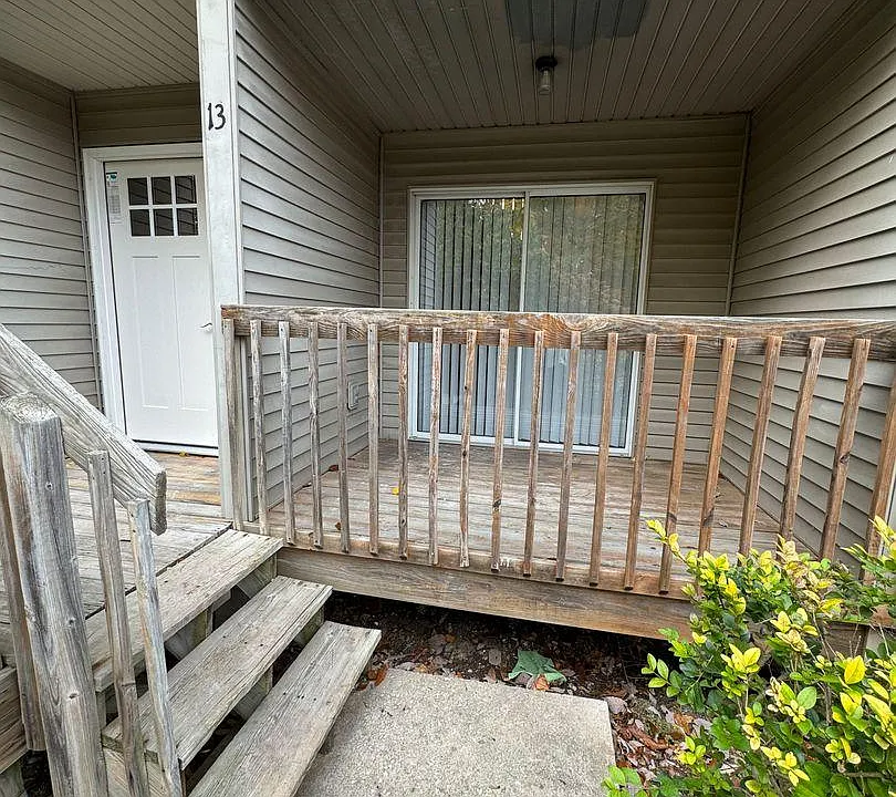 3 Bedroom/2.5 Bathroom only 1/2 Mile from IU Stadium