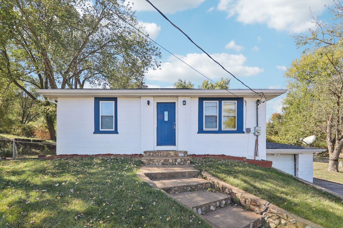 601 Northview Dr-S2210-001.jpg