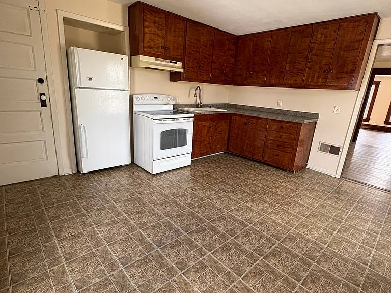 103 1st St NE #2 — Photo 9