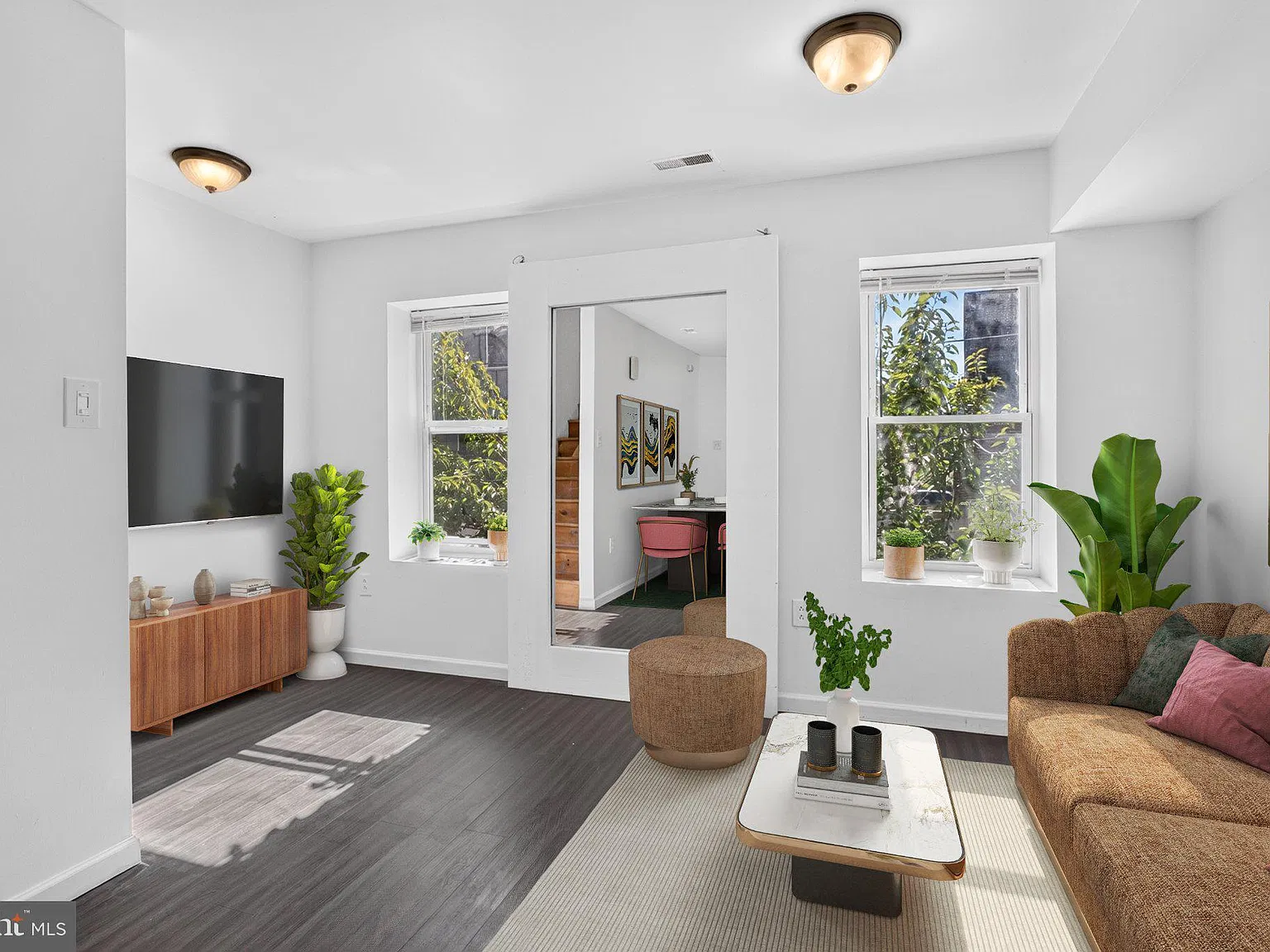 3 bed, 2.0 bath, 1300 sqft, $1,900 — Photo 2