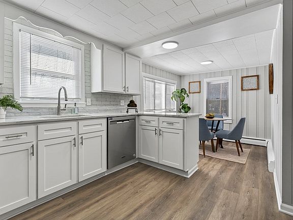 5th image of 562 E County Rd