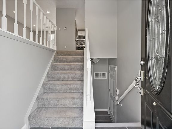 2nd image of 1033 Barnsley Dr