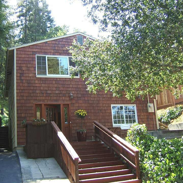 Brown shingle with level side yard and rear patio