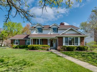 501 Wing Ln, St Charles, IL 60174