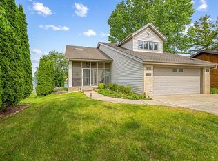 334 Candlewick Dr SE, Poplar Grove, IL 61065