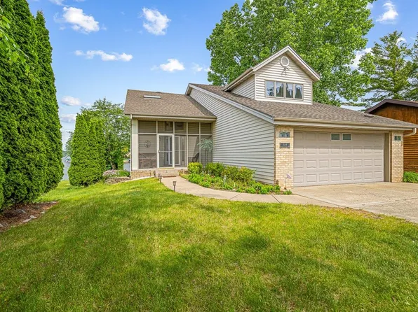 334 Candlewick Dr SE, Poplar Grove, IL 61065