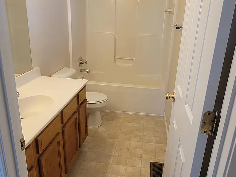 6838 Gordon Blvd — Photo 4
