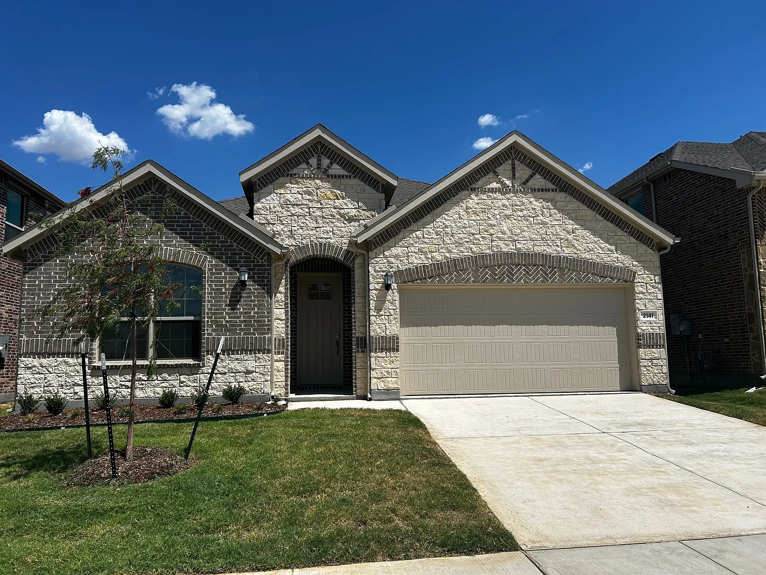 4 bed, 2500 sqft, $2,900 — Photo 1