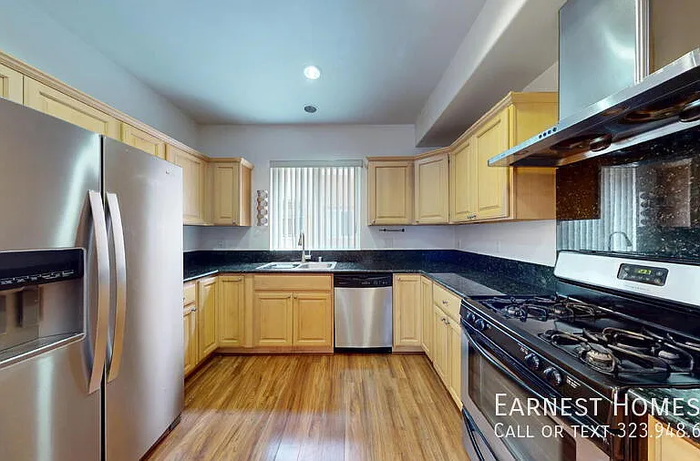 11622 Oxnard St — Photo 8
