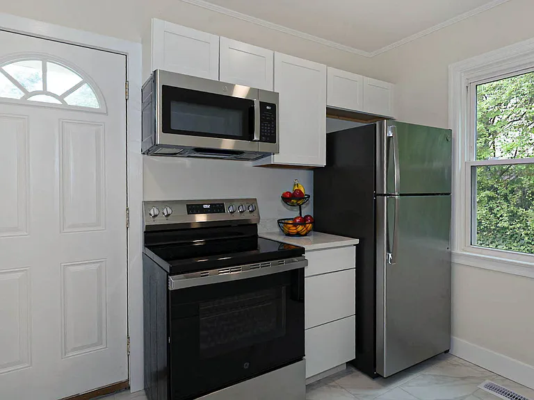 1032 Lakeview Dr — Photo 11