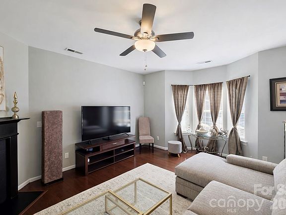 3rd image of 5670 Stafford Rd