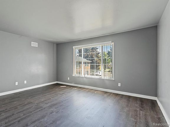 4th image of 25337 Shiawassee Cir APT 208