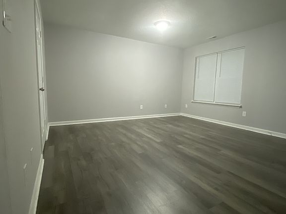 3rd image of 211 Pryor St