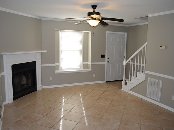 2nd image of 1605 Hackberry Ln APT 10