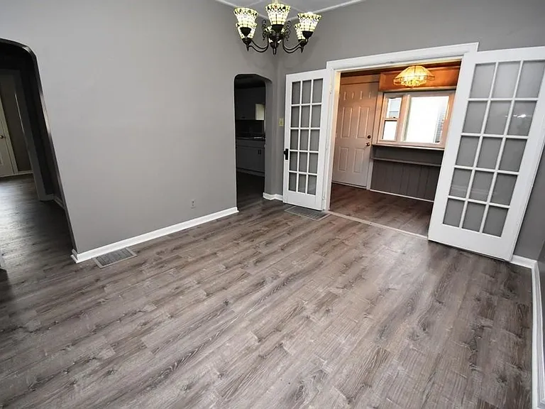 1355 E Walnut St — Photo 7