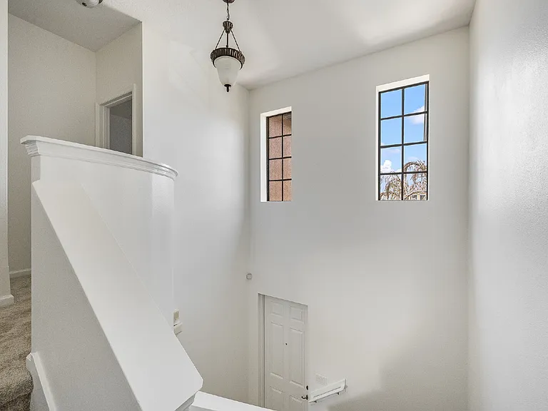 733 Ventura Dr — Photo 17