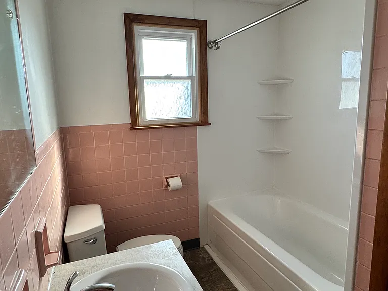 363 University Ave — Photo 11