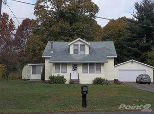 908 Terre Coupe St, Buchanan, MI 49107