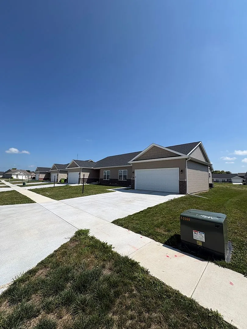 Charming 3-bedroom/2-bathroom single family home in Washington, IL — Photo 1
