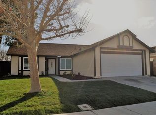 720 Twinberry Ln, Lancaster, CA