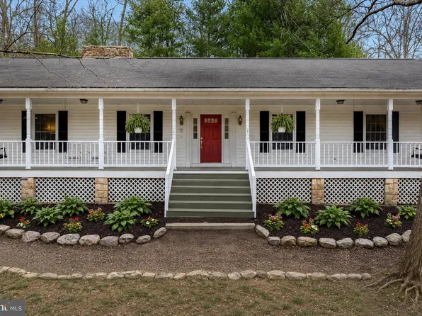 232 Oakmont Estates Dr, Franklin, WV 26807