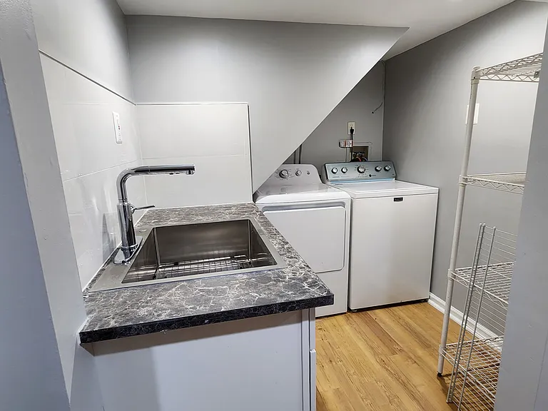 905 Kearny St NE — Photo 44
