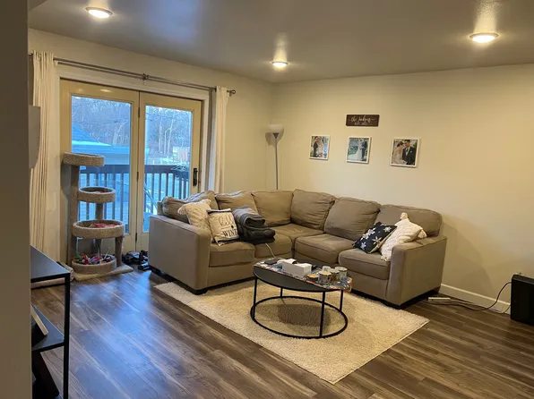 25 Lincoln Ave APT 12, Iowa City, IA 52246