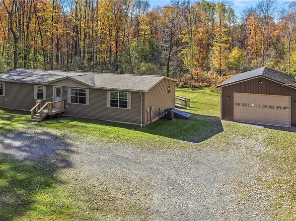 21 Clark St, Jackson Center, PA 16133
