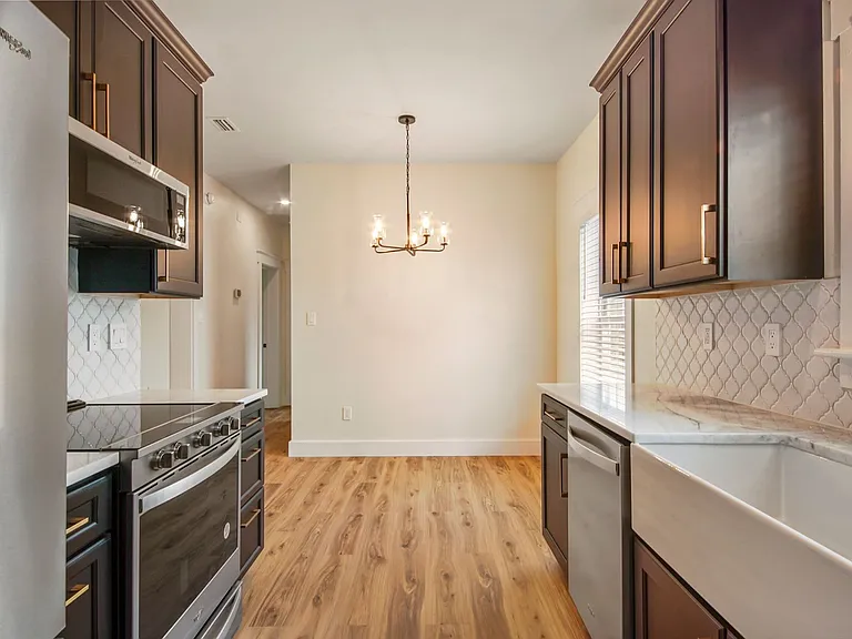 319 N Gay Ave — Photo 10