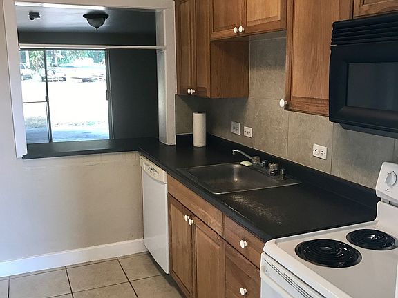 4th image of 1315 W Lambright St